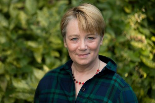 Headshot of Leslie Harrison